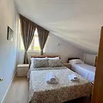 Sunny * Τίρανα